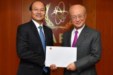 The new Resident Representative of Viet Nam to the IAEA, Le Dung, presented his credentials to IAEA Director General Yukiya Amano at the IAEA headquarters in Vienna, Austria, on 9 January 2018.
