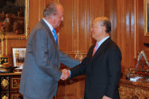 King Juan Carlos of Spain greets IAEA Director General Yukiya Amano at the Zarzuela Palace, Madrid Spain, 29 June 2010. (Photo: Spanish Mission)