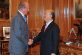 King Juan Carlos of Spain greets IAEA Director General Yukiya Amano at the Zarzuela Palace, Madrid, Spain, 29 June 2010. (Photo: Spanish Mission)