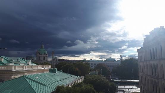Convective rain events occur within few kilometres and a significant portion of the yearly rainfall can occur within a couple of hours. Here, thick, dark clouds cover the skies over Vienna's Karlsplatz. (Photo: Alena Soucek)