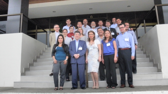 Curso Regional Protecci&Atilde;&sup3;n Radiol&Atilde;&sup3;gica (RLA/9/067) - foto de grupo