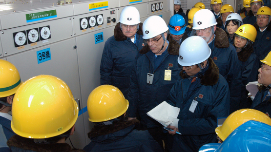 Japanese officials from the Ohi Nuclear Power Plant brief IAEA team members about the plant's battery inverter equipment, part of the plant's safety system, on 26 January 2012