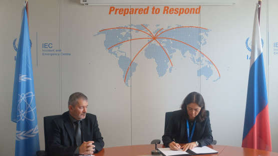 IAEA Deputy Director General Lydie Evrard and IEC Head Florian Baciu at the signing of practical arrangements with the SPbPU, September 2021. Copyright: Kasper/IAEA 